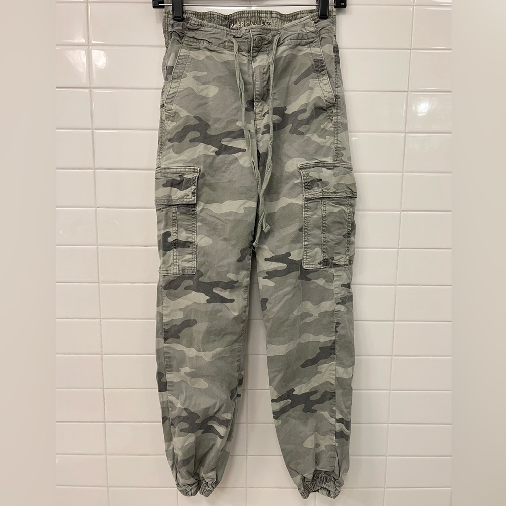 Barely Worn American Eagle Outfitters Cargo Joggers. Size 0. Camo print.